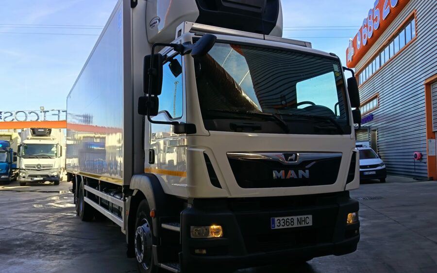 TGM 26.320 6X2-4 BL EURO 6 FRC