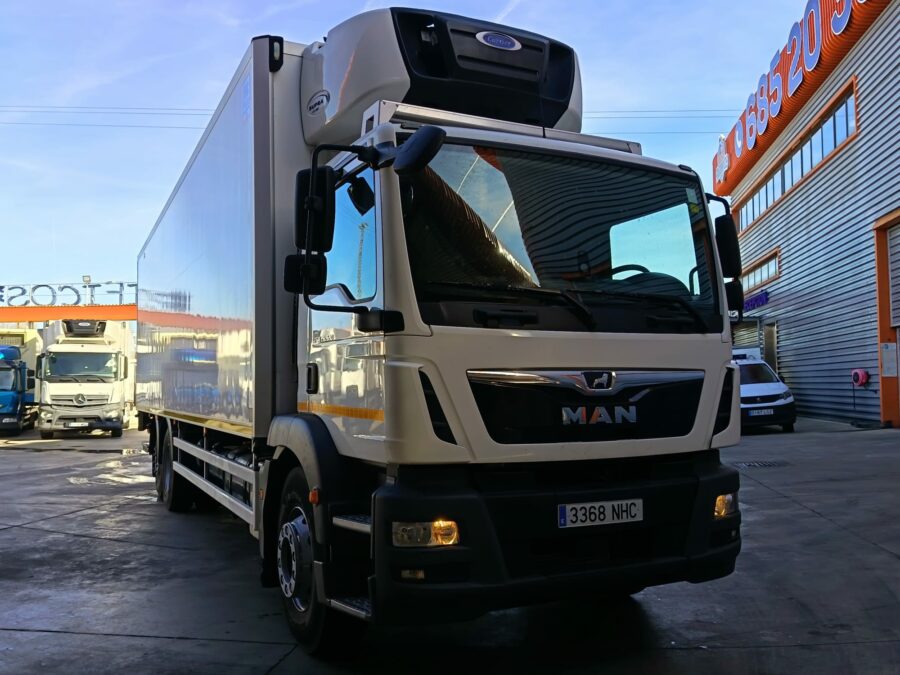 TGM 26.320 6X2-4 BL EURO 6 FRC