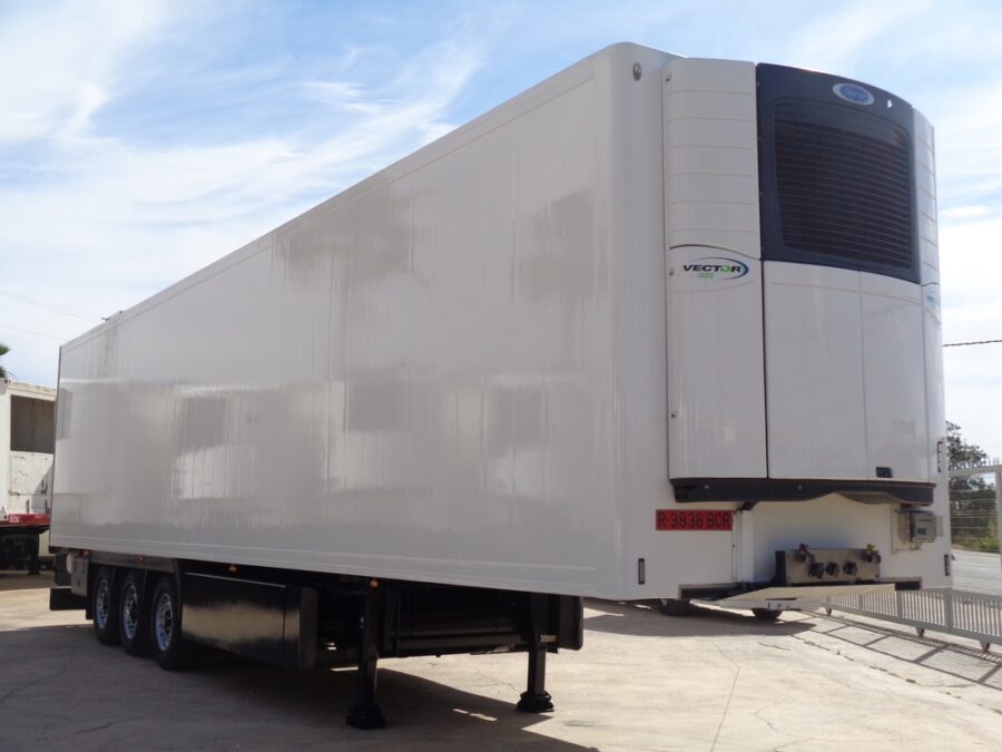 SEMIRREMOLQUE FRIGORIFICO FRC, EQUIPO DE FRIO CARRIER VECTOR 1550, CARROCERIA SOR IBERICA CON MEDIDAS INTERIORES: 13.35 X 2.47 X 2.70, VOLUMEN 89 M/3, MMA 37.000 KG, CARGA UTIL 28.600 KG, SUSPENSION NEUMATICA, EQUIPADO CON EBS, INST. ELEC. BLINDADA, PORTAPALETS.